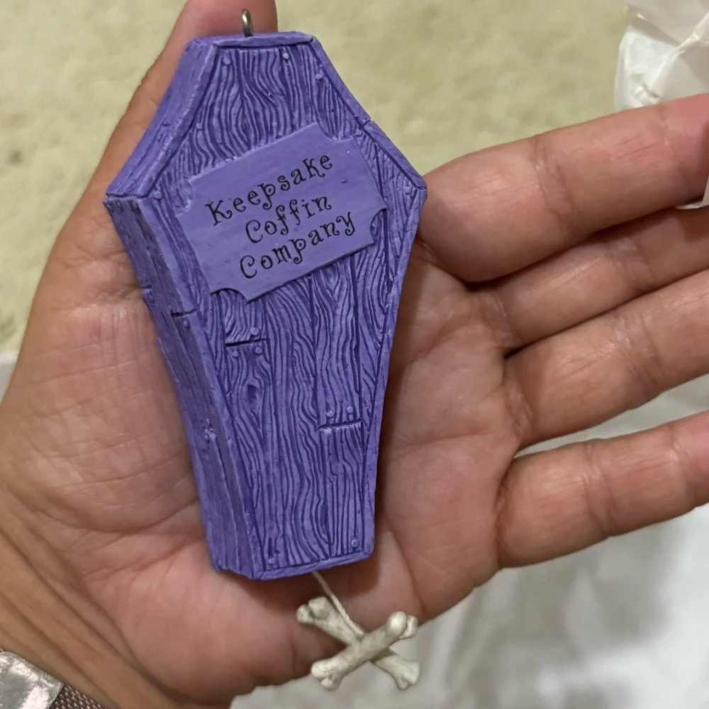 NIB 2013 Hallmark Keepsake CREEPY COFFIN Skeleton Ornament Pull String